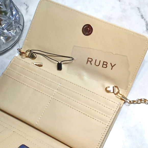 Ruby Pearl Wallet - Picture 4 of 7